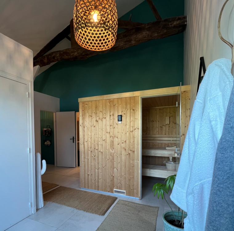 Aménagement d’un chai en arrière-cuisine et espace bien-être