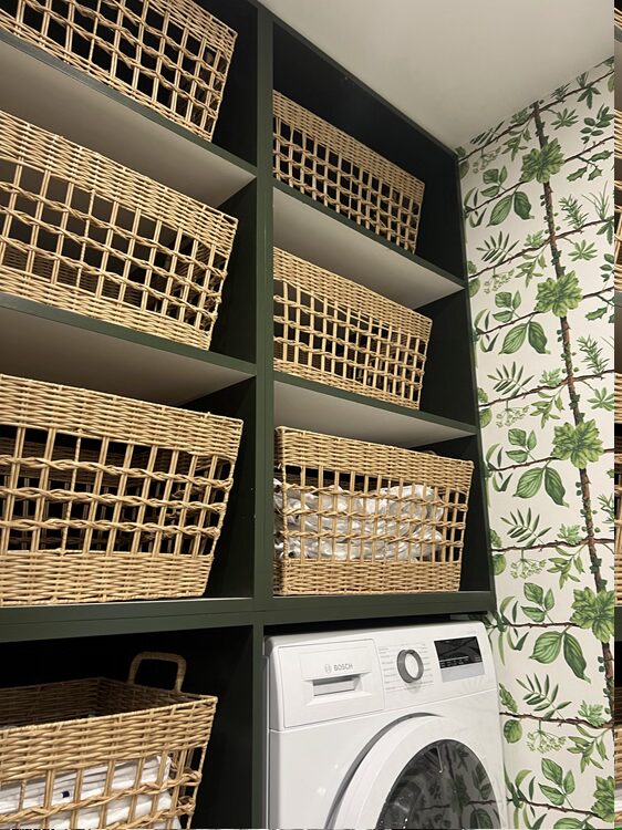 Zoom sur le meuble sur mesure de la buanderie