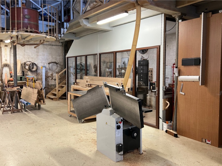 Bureau du chef d'atelier construit directement dans d'Atelier au plus près des équipes de fabrication