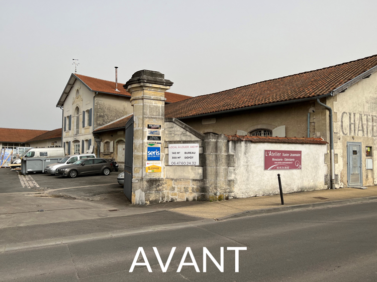 Avant - Panneaux extérieurs sur la rue du Dominant indiquant la présence de l'Atelier