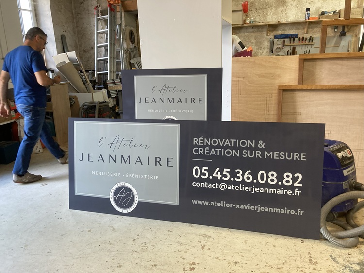 Les panneaux de signalétique extérieurs