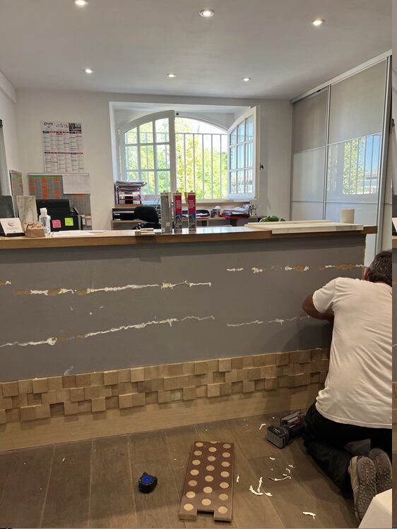 Habillage du meuble d'accueil