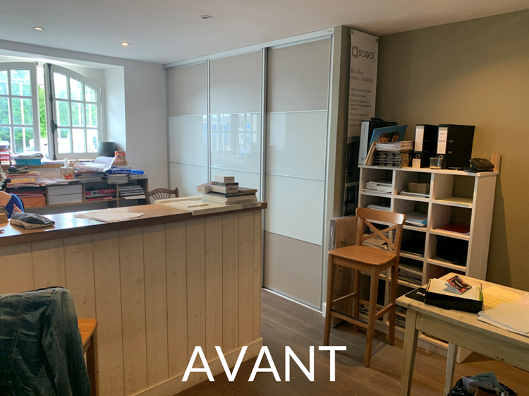 Avant - Bureau d'accueil clients
