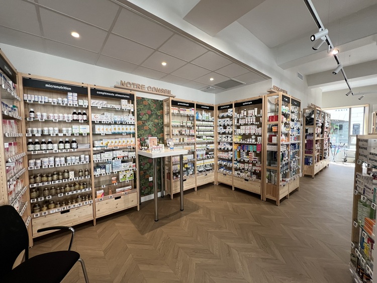 Pharmacie 1801 - zoom sur la zone des produits naturels, cœur de métier et axe de différentiation