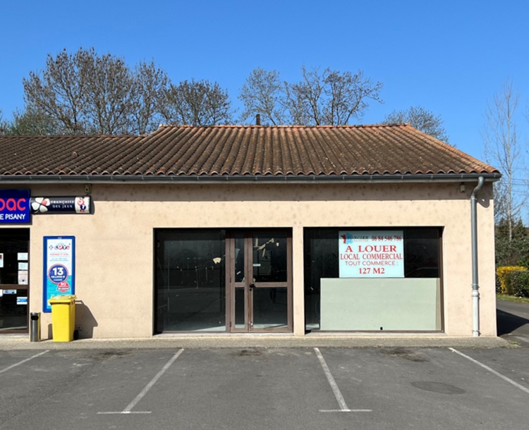 AVANT - Façade du futur showroom Bella Cuisine & Aménagement