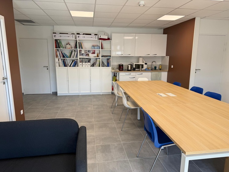 La salle de réunion/pause